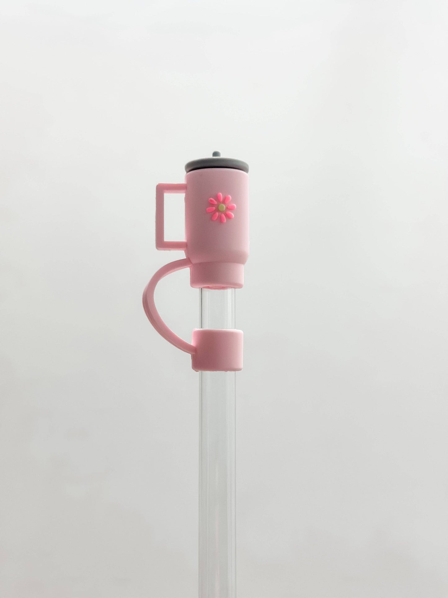 Straw Cover 10MM "Light Pink Cup": clear straw, pink cup-shaped silicone topper with flower and handle. Fits Stanley size straws.