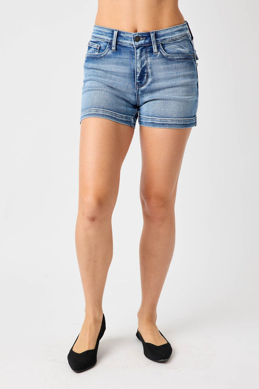 Mid rise, heavy contrast, fake flap pocket in the back on each side, denim shorts, light colored Judy Blues