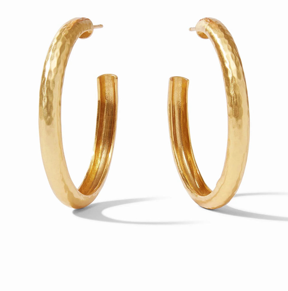 Havana Hoop Gold L earrings with hand-hammered finish. Available in size L.
