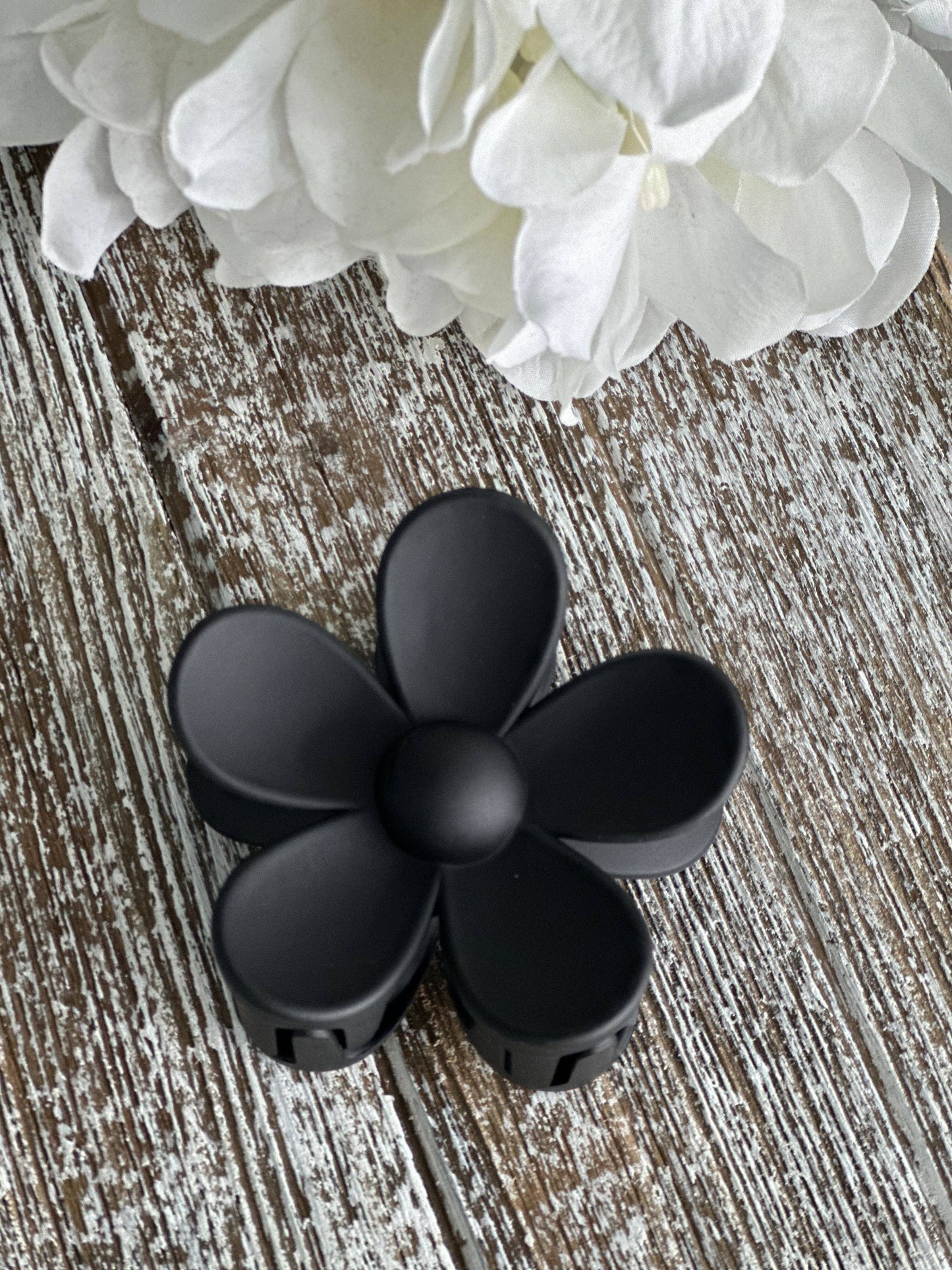 The Flower Power "Black" Hair Clip in a stylish flower shape. Available sizes: S, M, L.