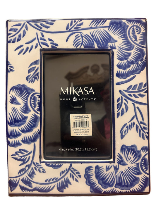 Rectangular photo frame with blue and white floral design, fits 4x6 inch photos. Other sizes may be available.