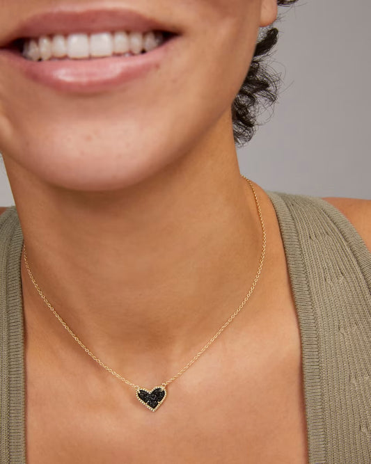 Kendra Scott Ari Heart Gold Pendant Necklace with black heart-shaped charm. Available in 16", 18", and 20" lengths.
