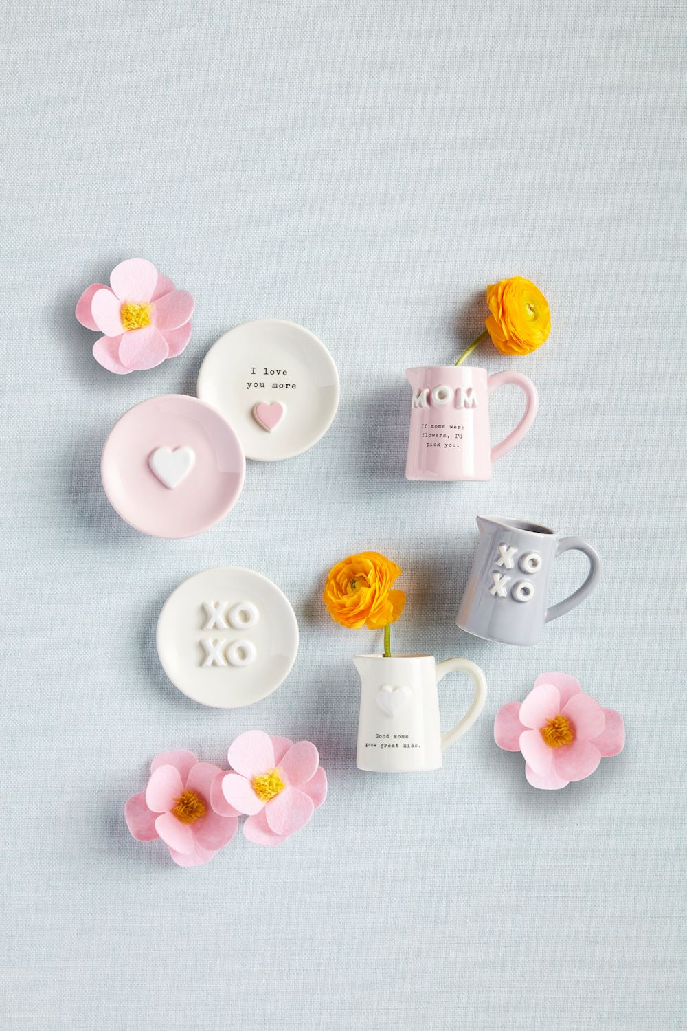 The Mom Tidbit Plates are beautifully decorated with yellow flowers. Sizes available: Not specified.