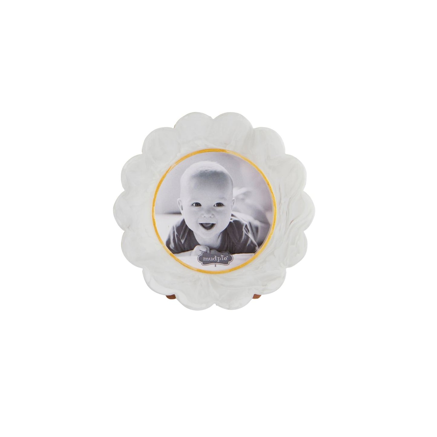 The Small Resin Frame has a scalloped circular design with a textured white finish, perfect for displaying photos. Available size: Small.