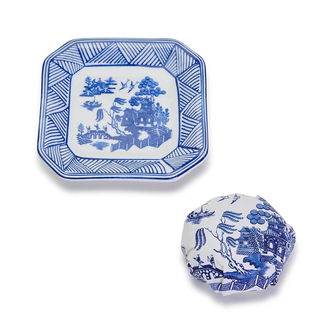 Blue Willow Sandalwood Scented French Milled Soap on a blue and white porcelain tray with traditional Asian motifs. Available sizes: 5oz, 7oz.