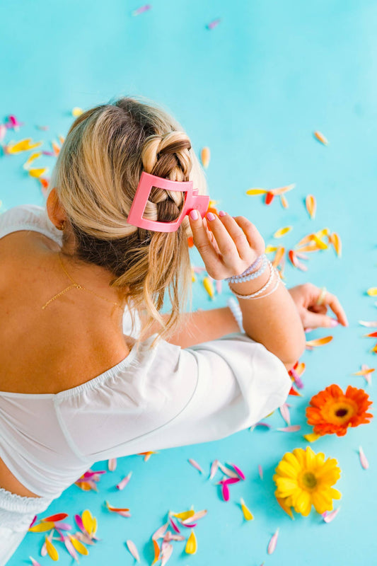 TELETIES Square Flat Hair Clip provides a secure hold for your hairstyle. Available sizes: Small, Large.