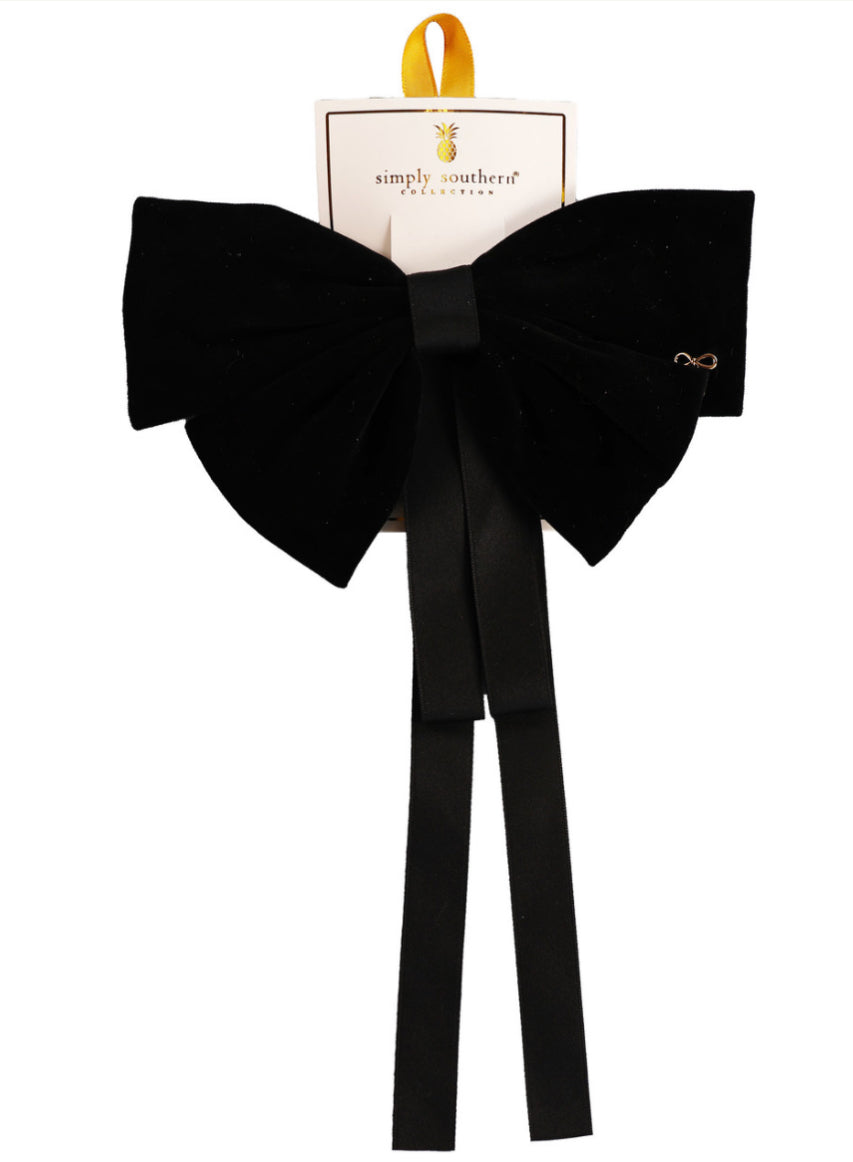 Large black Simply Southern bow with long ribbon tails. Available in one size; sleek and simple design.