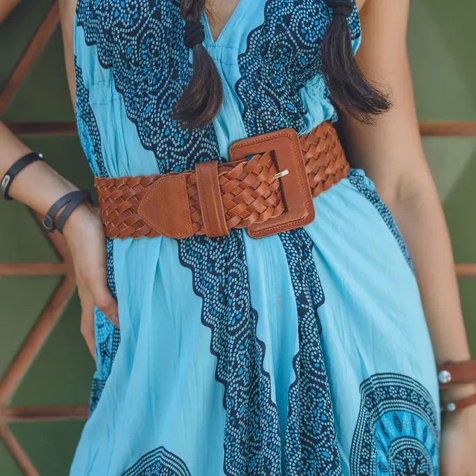 Wide Woven Braided Leather Belt: Available in sizes S, M, L.