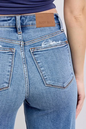 Judy Blue Retro HW Wide Fit Jeans with visible pockets, leather patch label; stretchy classic denim. Sizes: 0-20W.