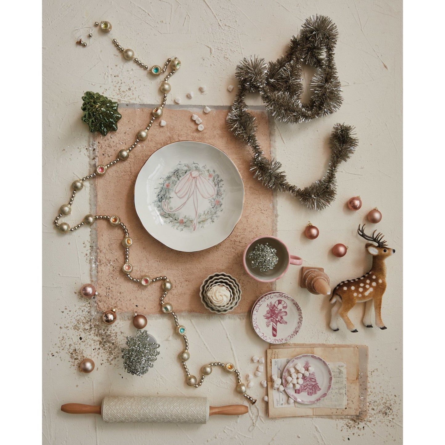 Round Stoneware Bowl w/Wreath & Gold Electroplating