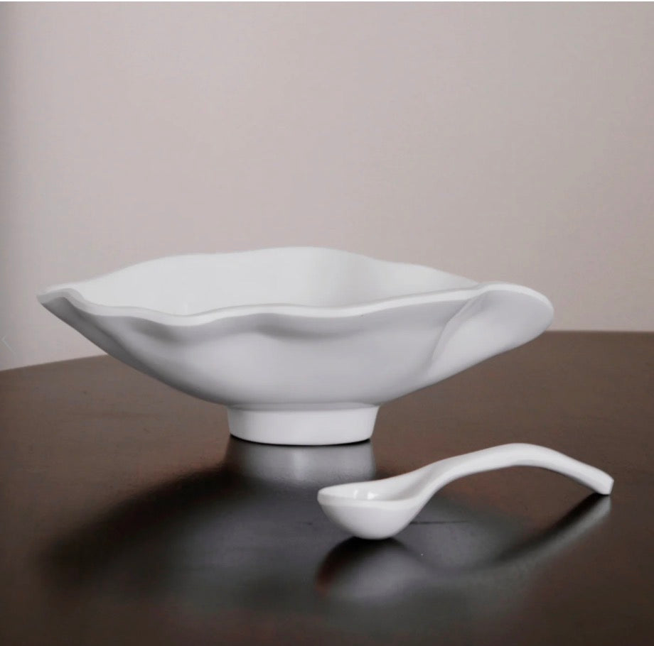 The VIDA Havana Small Oval Bowl with Spoon features a luxurious melamine design with wavy edges. Available in small size.