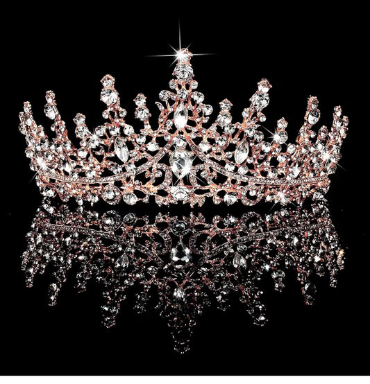 Tiara Rose Gold:
- Sparkling design with glittering diamonds
- Hypoallergenic material 
- Multiple peaks and swirling patterns
- Sizes: Small, Medium, Large