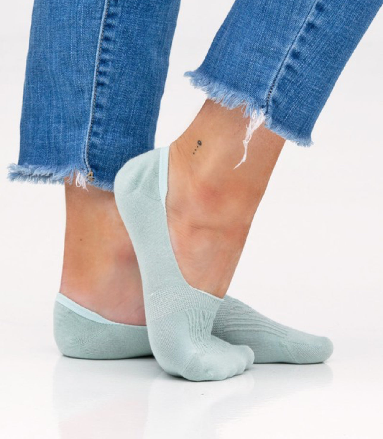 No Slip Sneaker Socks - Cable Knit in breathable cotton. Available sizes: S, M, L.