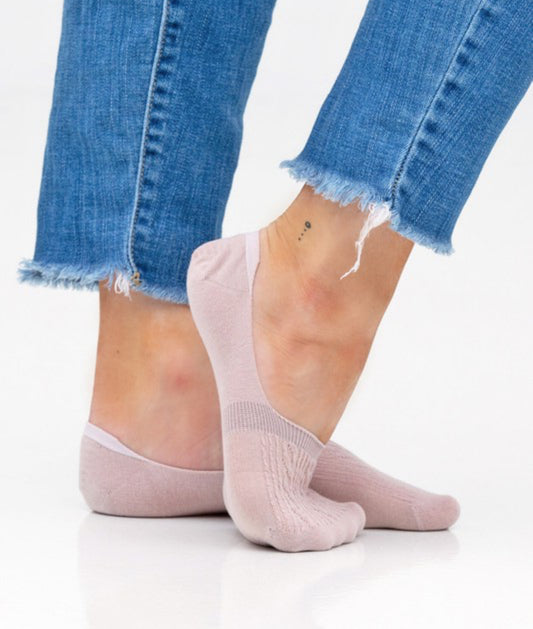 Light pink cable knit no-slip sneaker socks, comfy and stylish. Available in sizes S, M, and L.