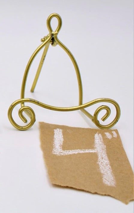 Gold Scroll Easel: Elegantly supports photos with unique scrolls. Size: 4x1.25x3.5 inches.