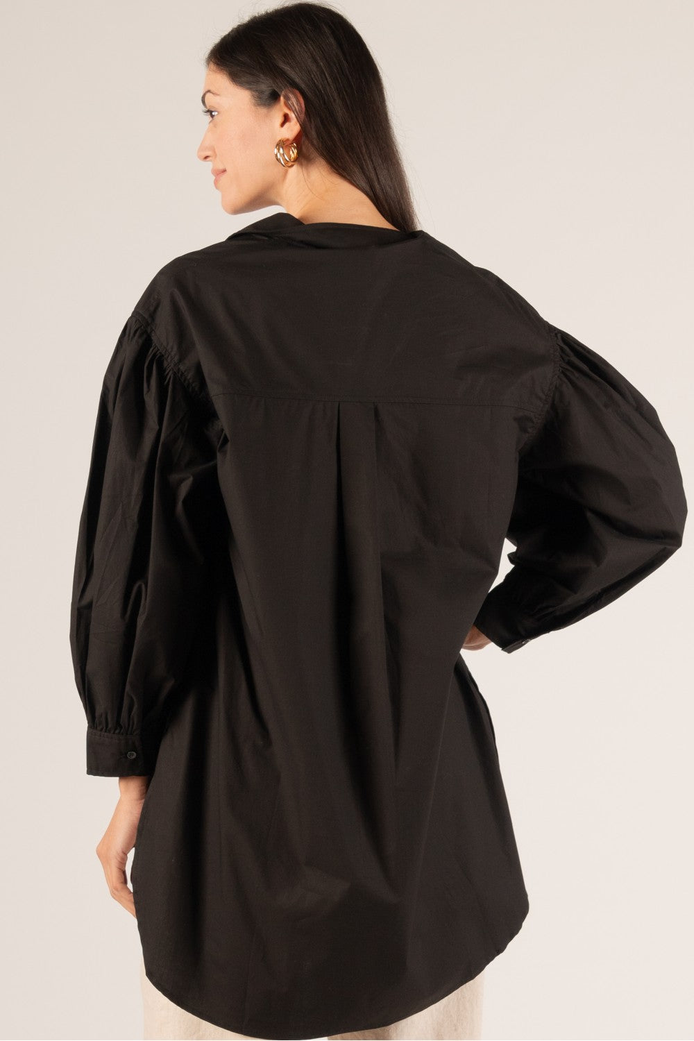 Loose black P. CILL Poplin Balloon Sleeve Button Up Shirt, 100% cotton, gathered fabric details on shoulders and sleeves. Sizes: S, M, L, XL.