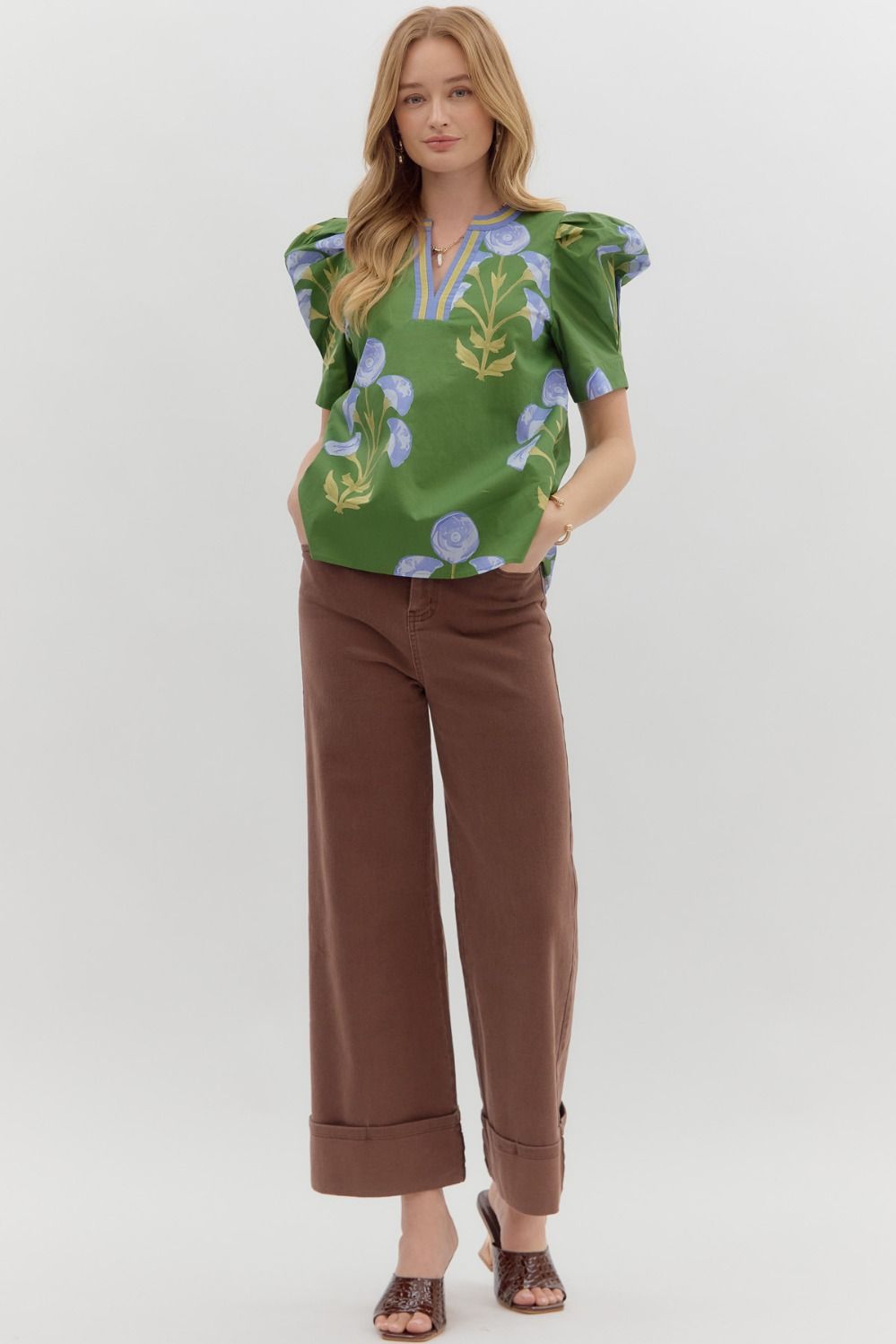 Mabel Blooming Day Top with floral print, short sleeves. Available in sizes XS-XL.