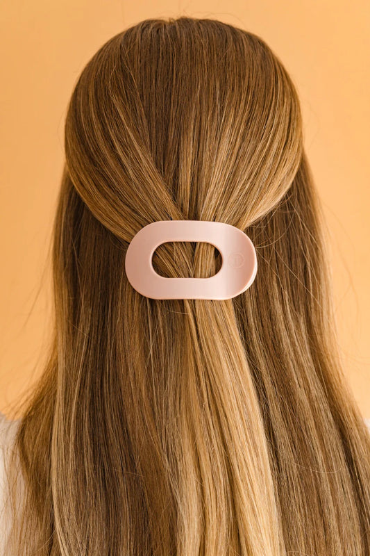 The TELETIES Flat Round Hair Clip is a large, innovative hair accessory available in pink, designed to secure long hair stylishly.