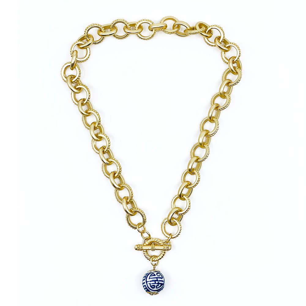 17-inch gold chain with large round links, toggle clasp, and blue-white patterned round pendant. Size: 17 inches.