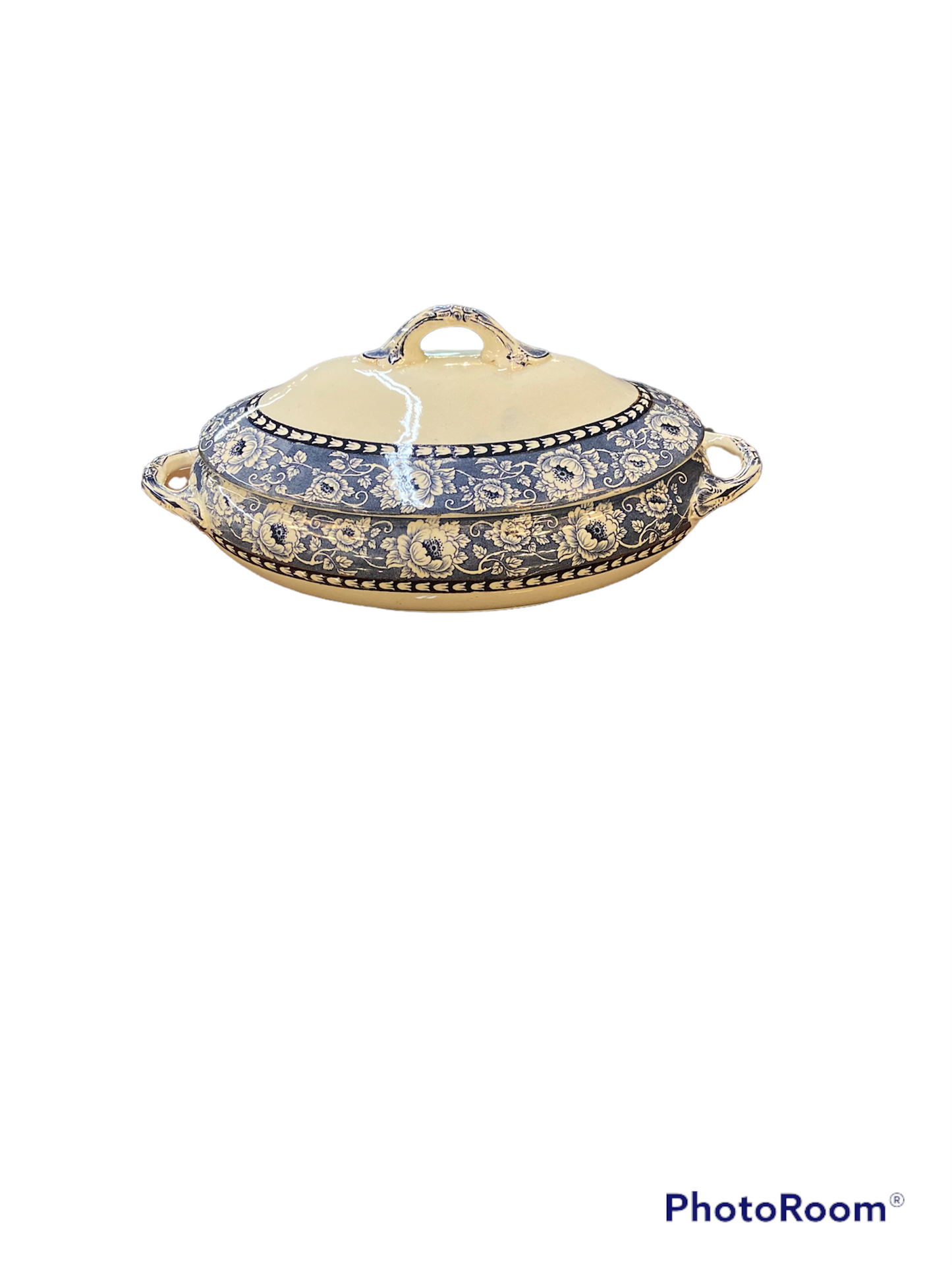 Blue and white soup tureen with lid, side handles, gold accents, and knob. Available in small, medium, and large sizes.