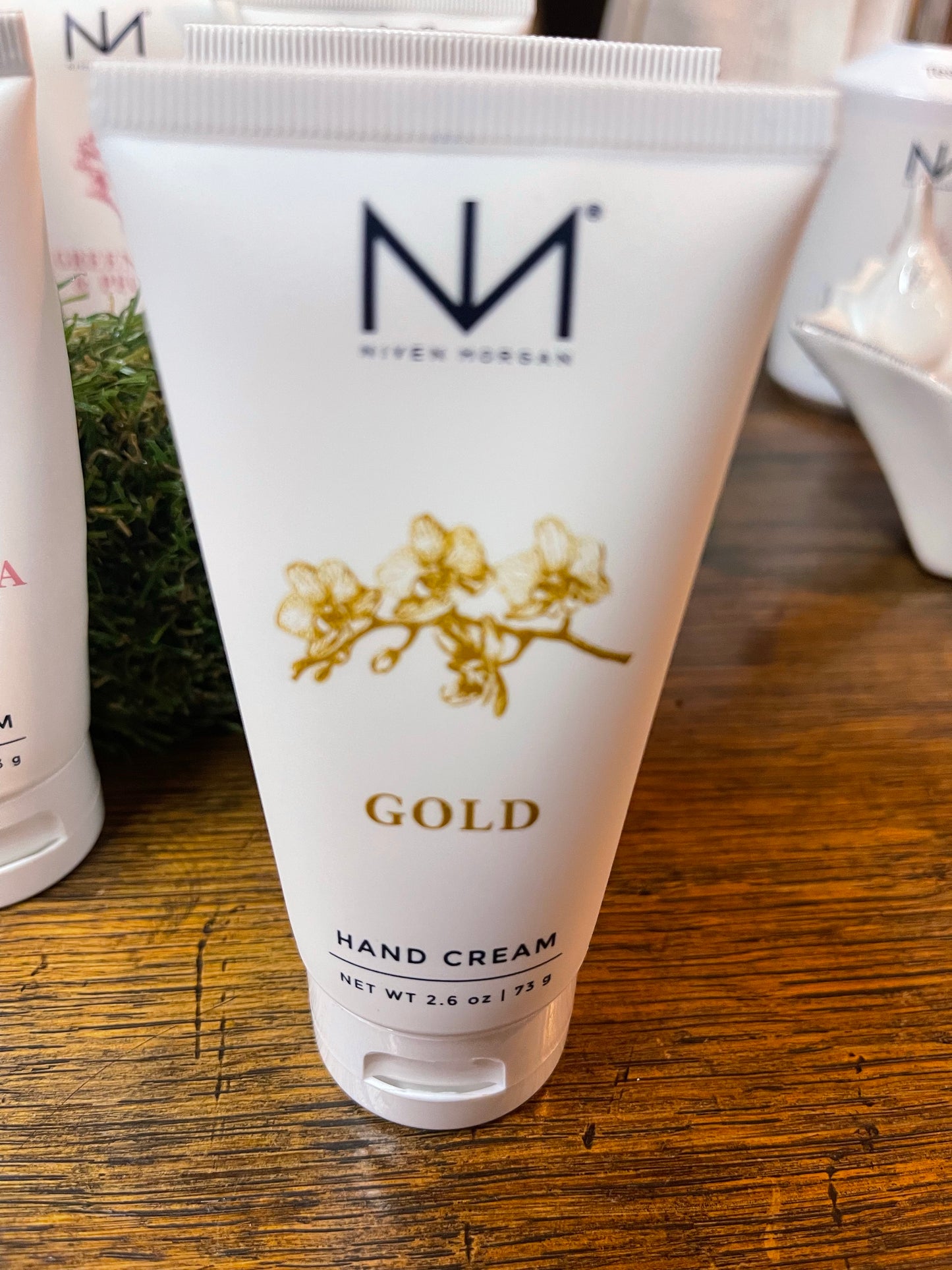 This 2.6 oz tube of Gold Travel Hand Cream is packed with natural extracts. Its compact size makes it perfect for on-the-go use. The product comes in an elegant gold floral design packaging that further adds to its allure. An ideal accessory to keep your hands moisturized, no matter where you are. Suitable for carrying in hand bags or pockets without any hassle.