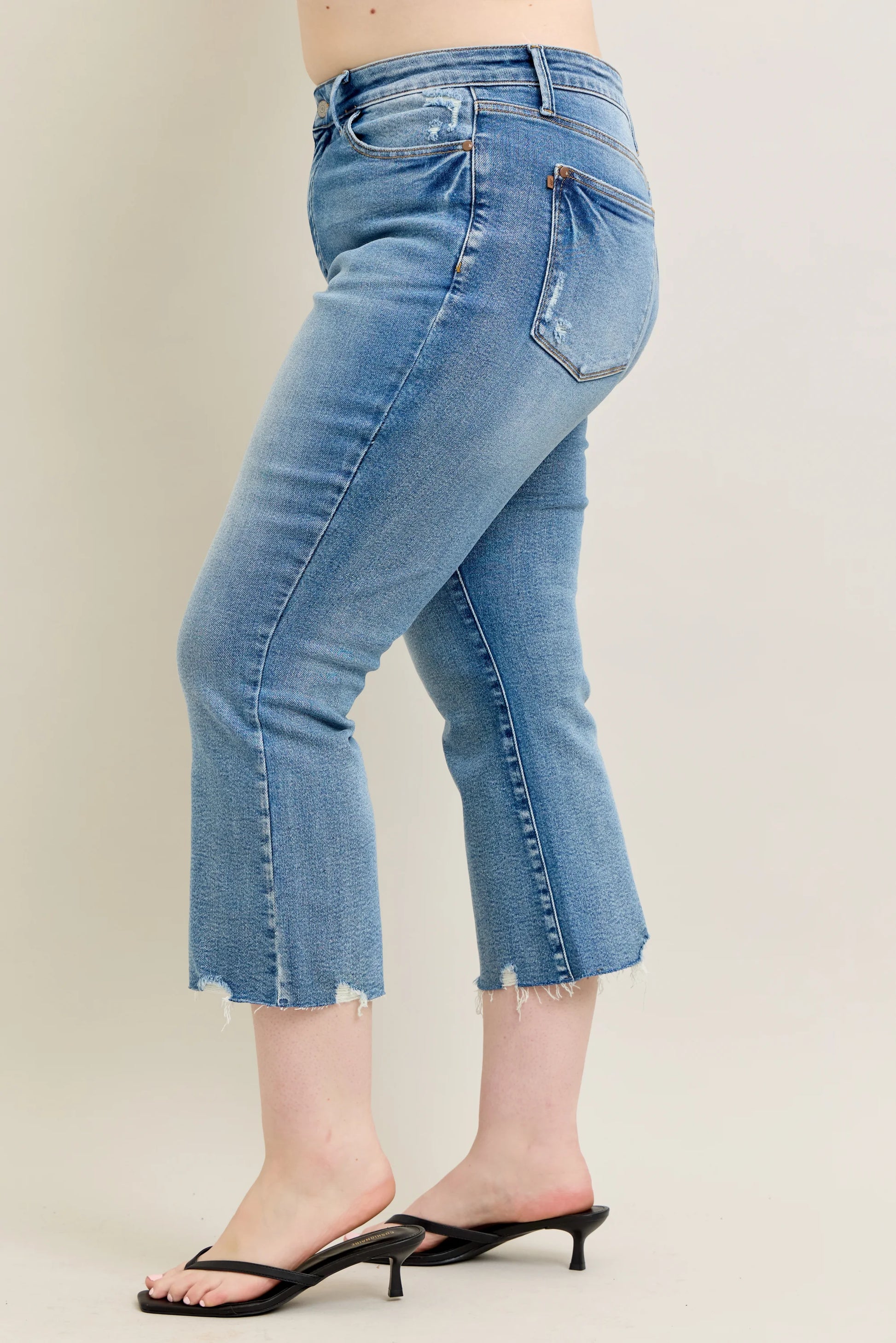 Judy Blue MR Vintage Wash Destroy Hem Kick Flare Jeans in light blue with frayed hems. Sizes available: 24–32.