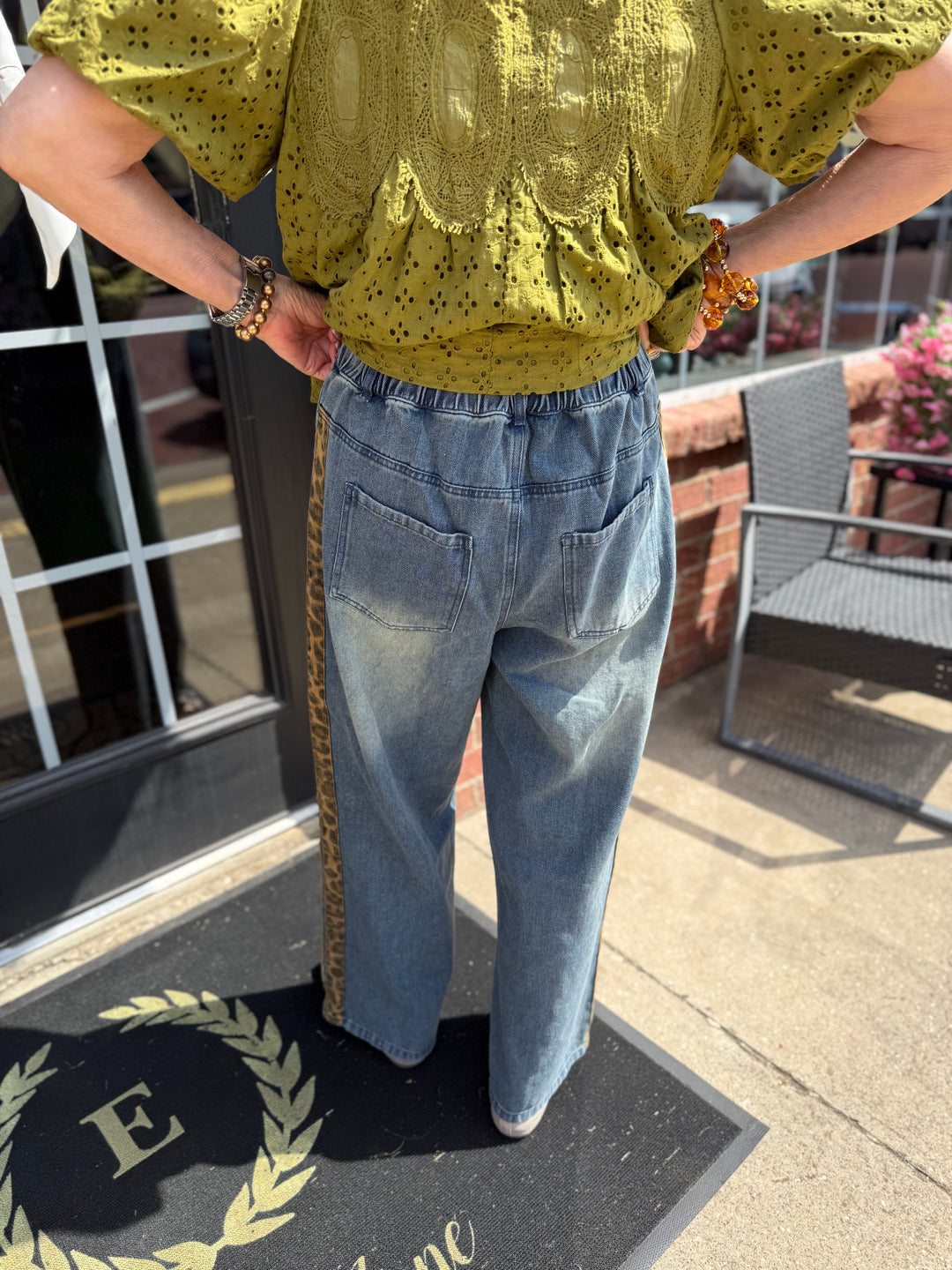 Cheetah Contrast Jeans: relaxed blue fit with animal-print side stripes. Available in sizes 24–32.