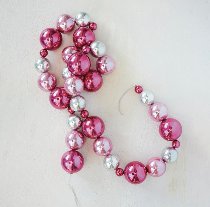 Pink and silver ball garland with varying ornament sizes.