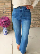 Liz Jeans by Simply Southern, available in sizes S-XL. Classic denim style with a comfortable fit and modern wash.
