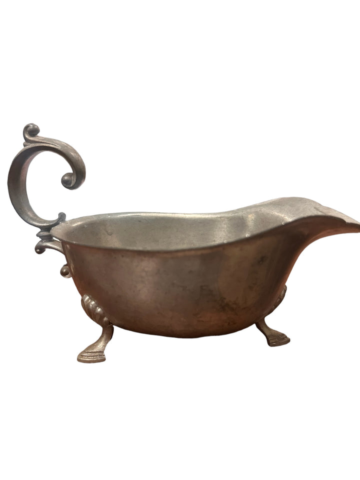 Small gravy Server with handle and feet, silver.