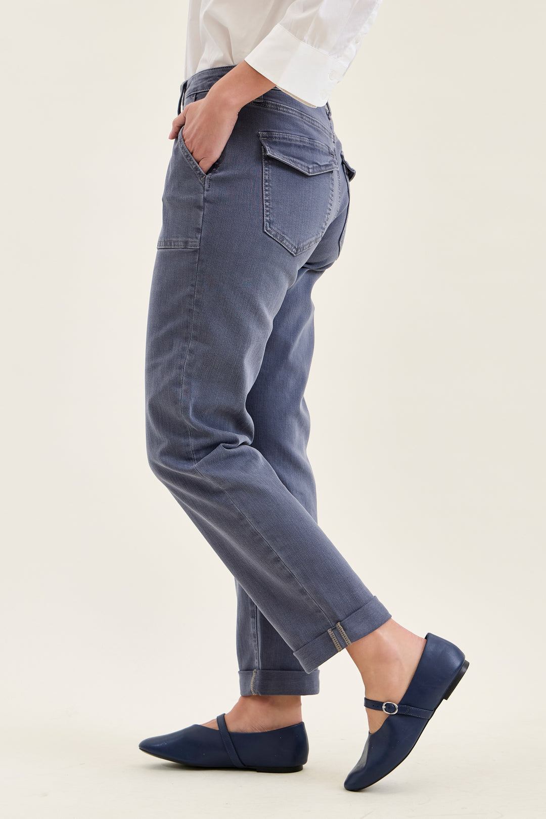 Vintage indigo Judy Blue Aurora Weekender jeans, slim straight-leg fit. Sizes: 0-24.