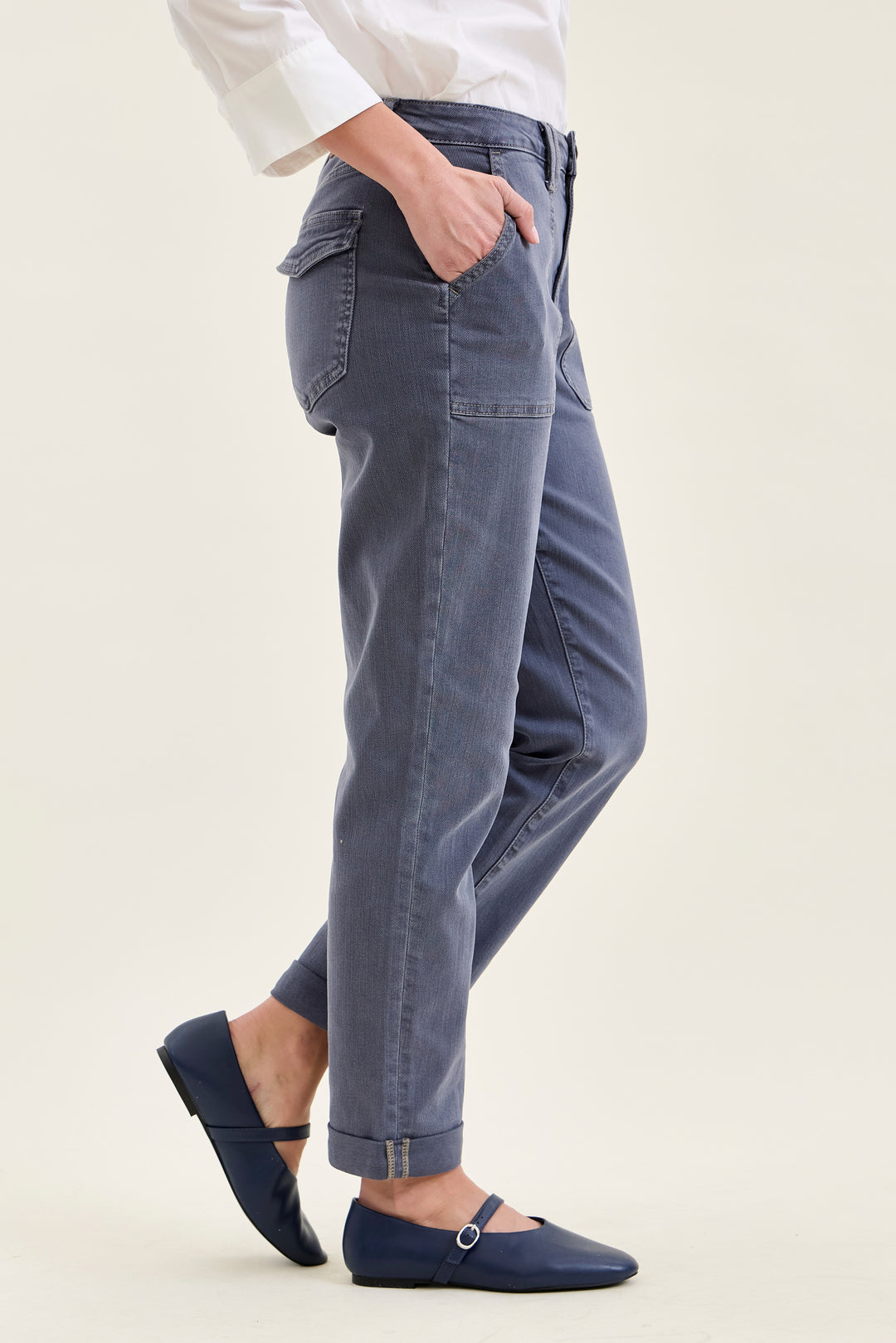 Judy Blue Aurora Weekender Vintage Indigo Jeans, available in sizes 24-32, shown in classic denim wash.