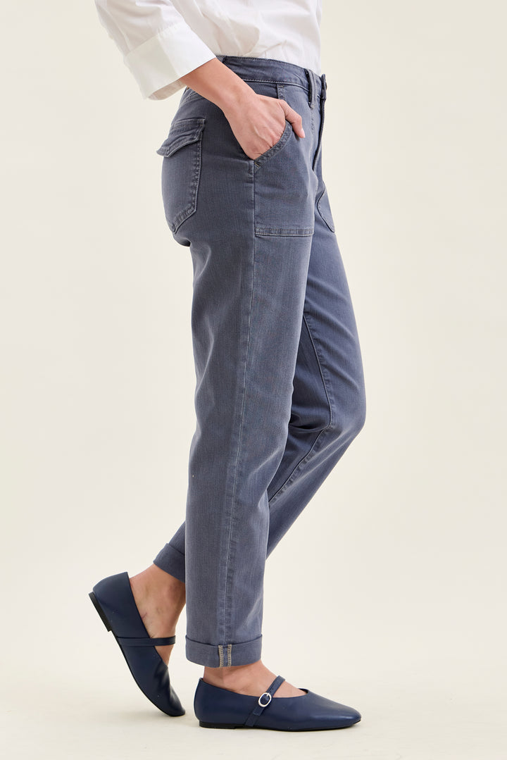 Judy Blue Aurora Weekender Vintage Indigo Jeans, available in sizes 24-32, shown in classic denim wash.