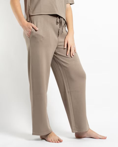 Mocha Taylor Pants: relaxed fit, elastic drawstring waistband, side pockets. Available in all sizes.