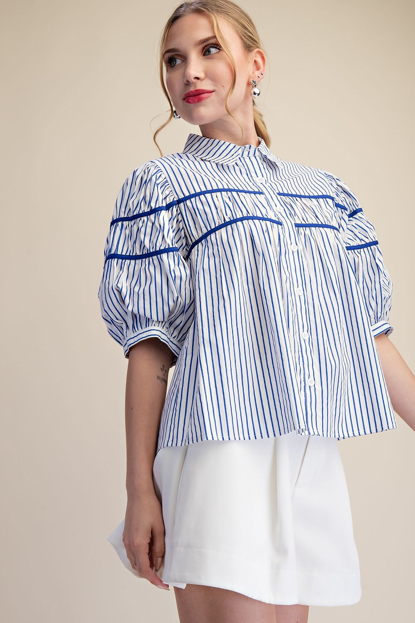 Blue-and-white Gathered Piping Striped Blouse with puff sleeves. Available in sizes XS–L.
