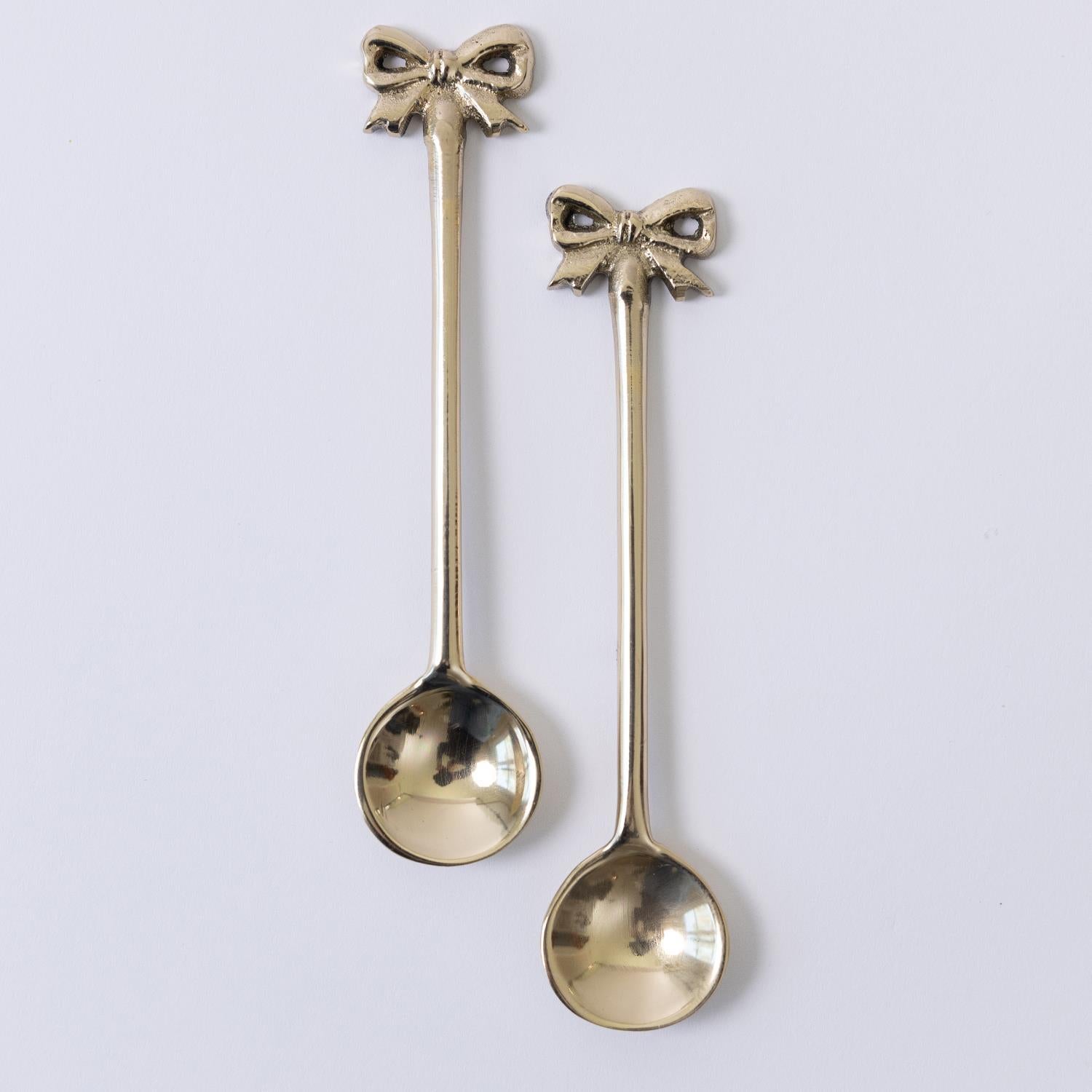 The Bow Dip Spoons – Set of Two feature long handles and an ornate bow design at the top, offering charm and elegance. Available sizes: Standard Размер