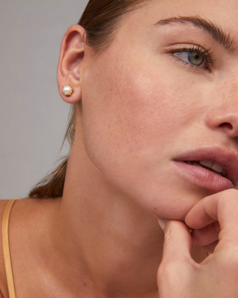 Ashton Pearl Gold Stud | Kendra Scott