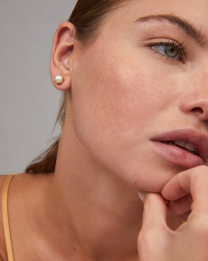Ashton Pearl Gold Stud | Kendra Scott
