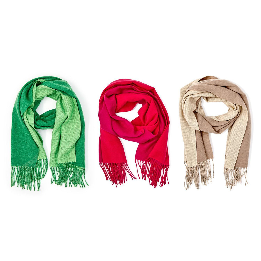Three reversible scarves with fringe in green, red, and beige. Available sizes: S, M, L.
