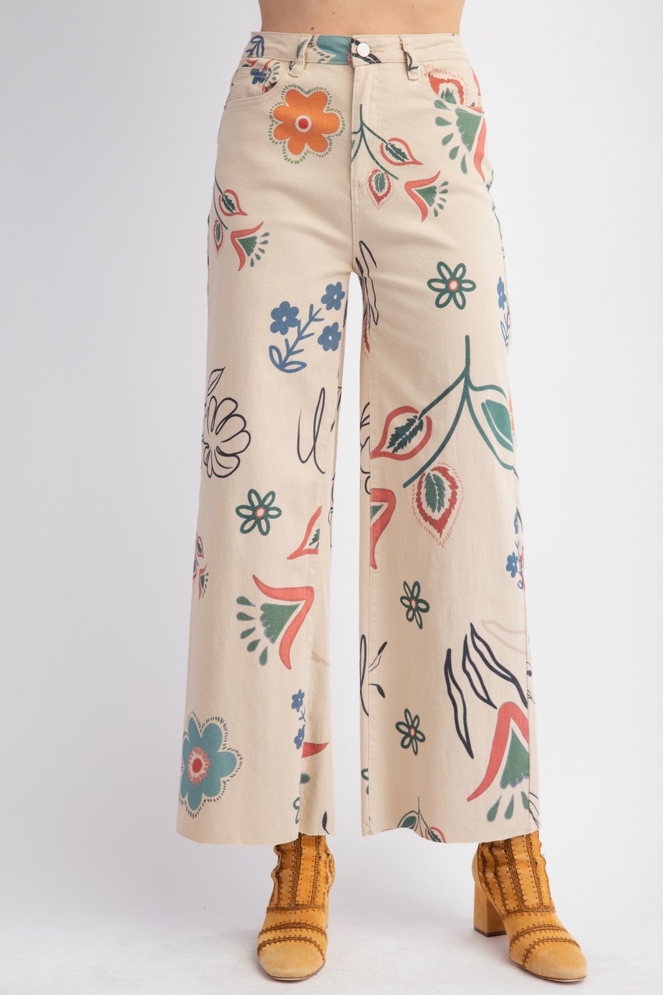 Printed Washed Twill Wide Pants: Relaxed, loose fit; wide-leg; high-waisted; colorful floral and botanical pattern. Sizes: S, M, L, XL.