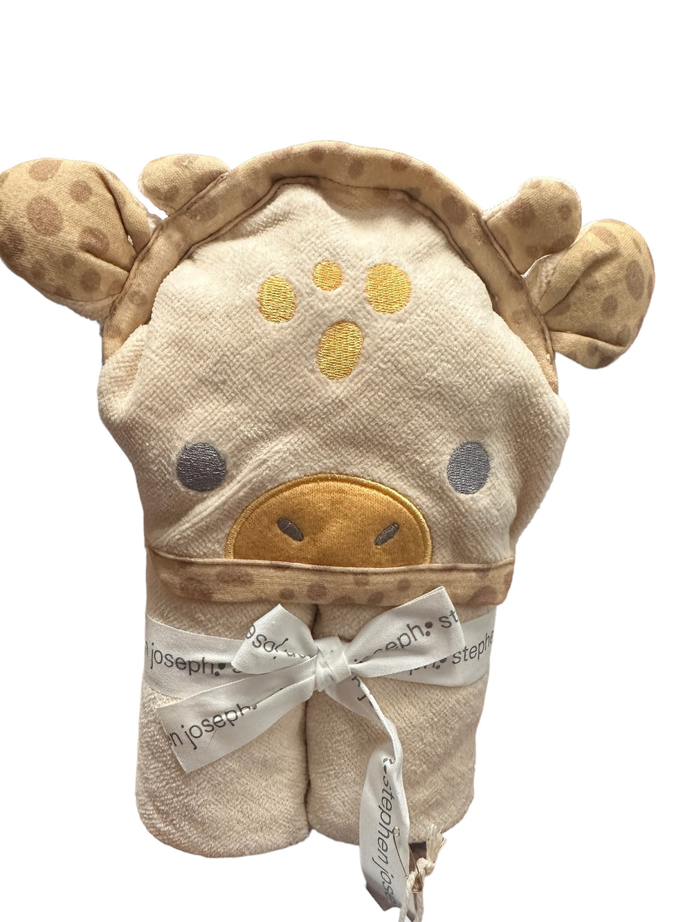 Soft beige baby hooded towel styled as a giraffe with ears, spots, and face. Folded, tied with printed ribbon. Sizes: S/M/L.