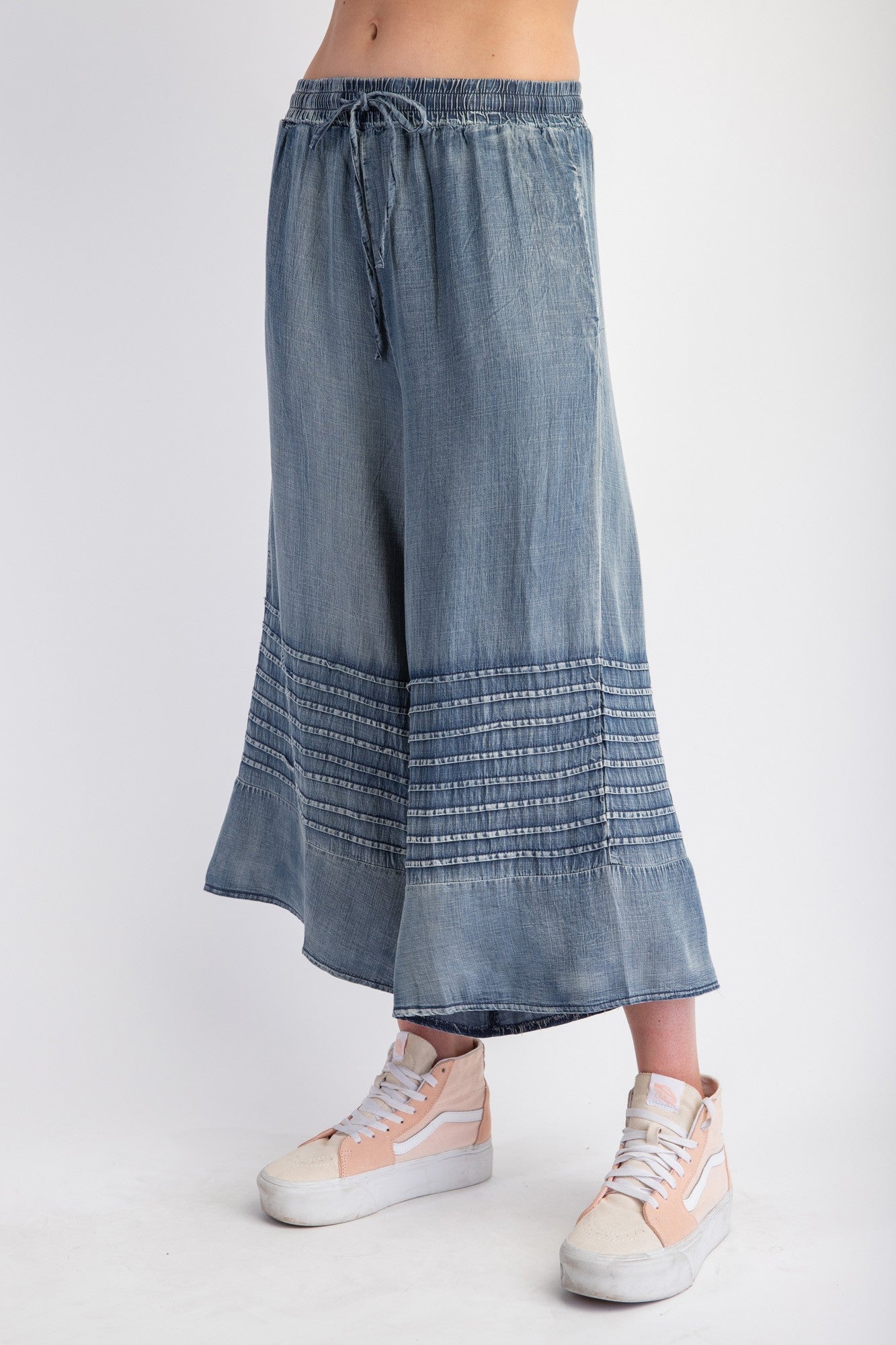 Mineral Washed Chambray Wide Leg Capri Pants feature a drawstring waist and subtle horizontal stitching near the hem. Sizes available: S, M, L, XL.