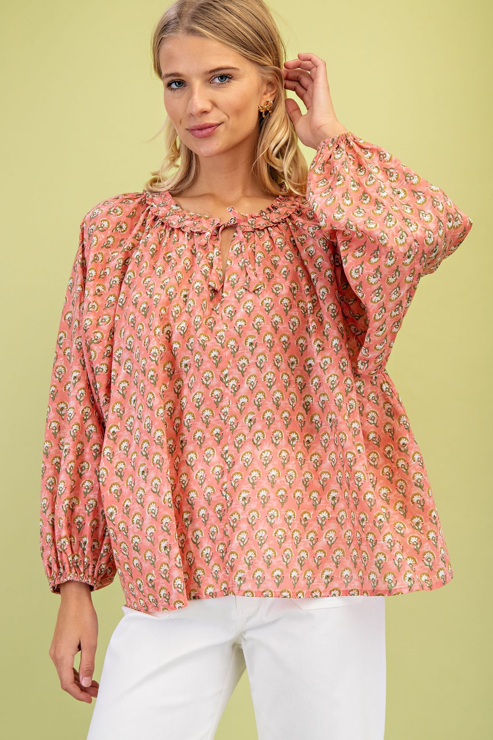 Printed blouse with adjustable tie. Available sizes: XS, S, M, L, XL.