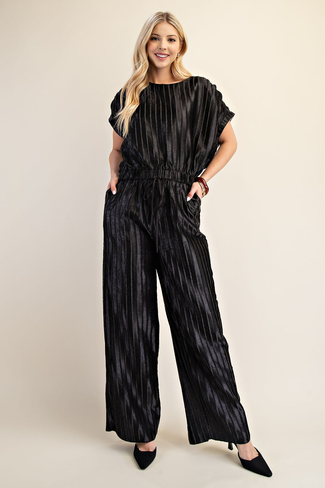 Pitch Flowy Cropped Blouse with a loose fit and stylish cropped length, available in sizes XS-XL.