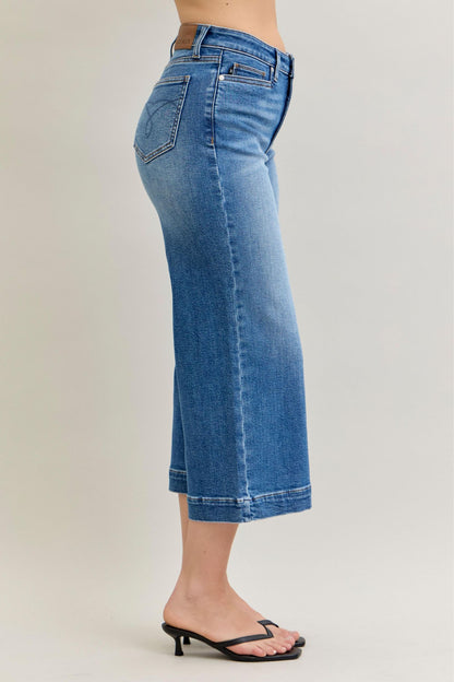 Judy Blue Capri Jeans with vintage pockets, available in sizes 0-20.