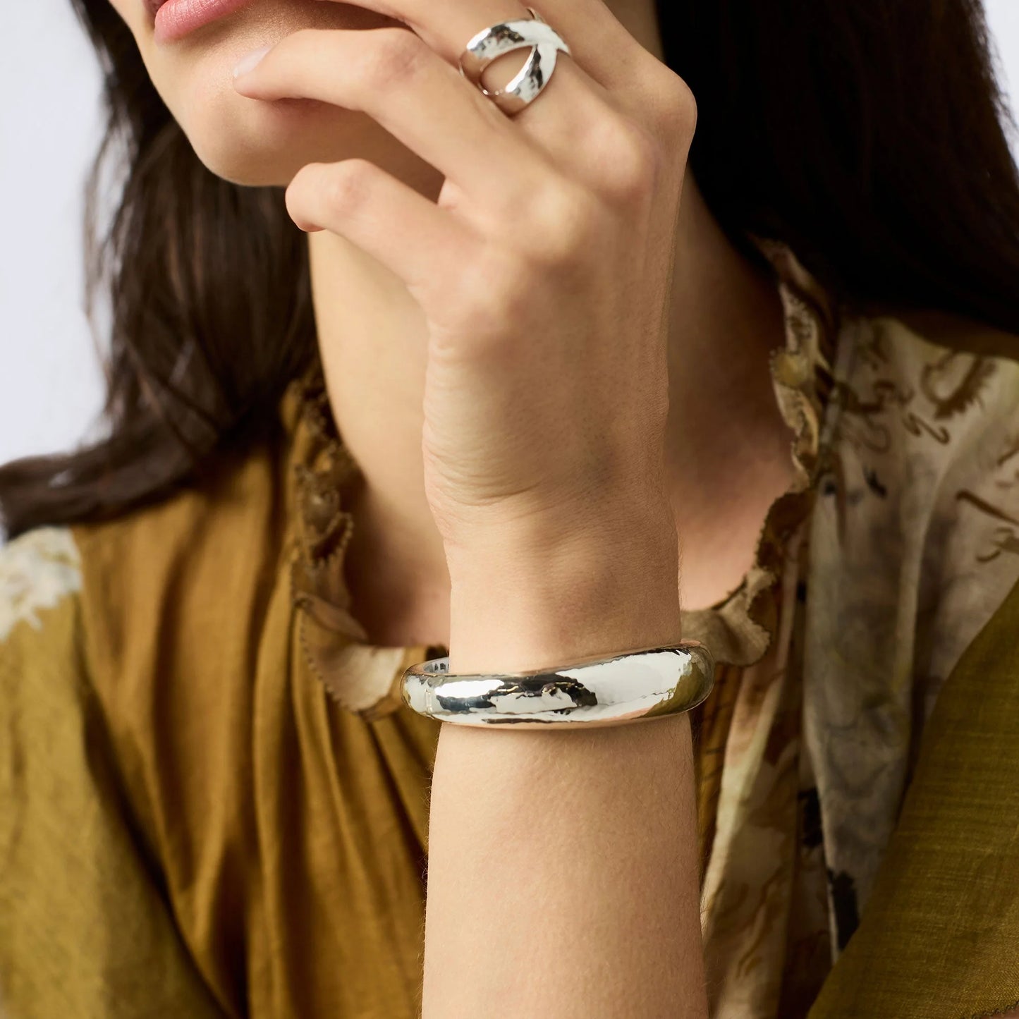 Catalina Demi Hinge Bangle Silver Medium