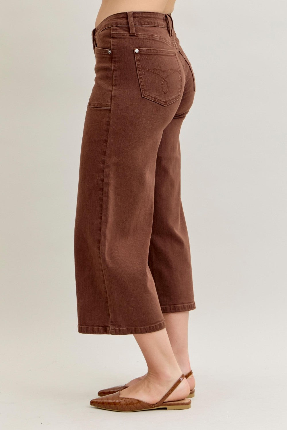 Judy Blue MR Crop Garment Dyed Utility Pocket Jeans, maple brown, wide leg, back pockets. Sizes: 24-32, 14W-24W.