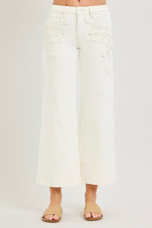 Risen MR Crop Wide Flower Detail Pants with small white floral appliqués. Available in sizes S-XL.