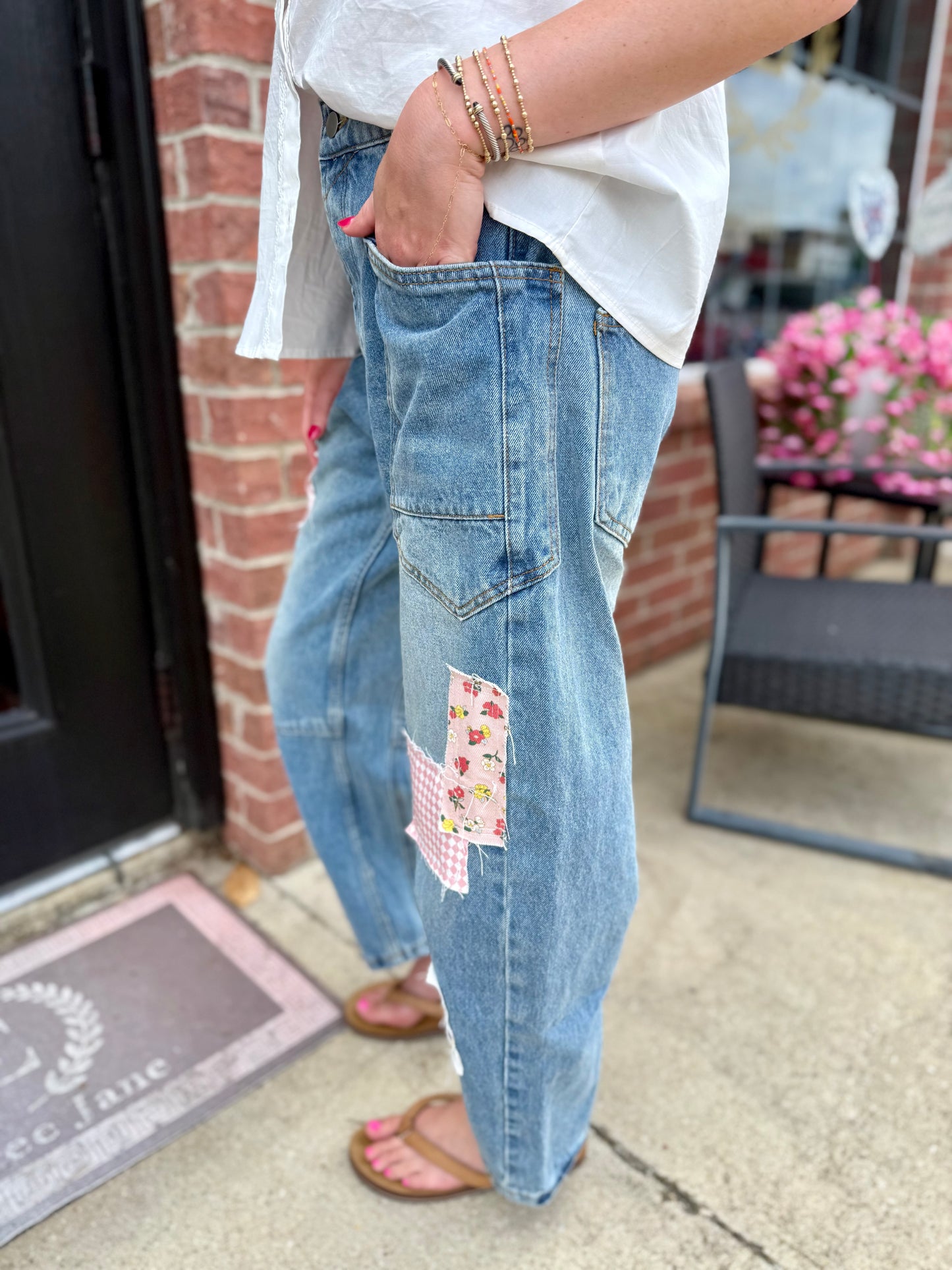 Mineral washed patchwork jeans in vintage wash. Available sizes: XS–XL.