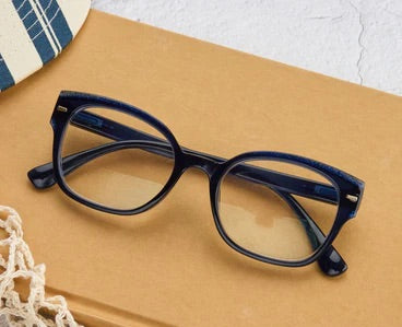 Peepers Glimmer square black-rimmed glasses, available in sizes 48mm, 50mm, and 52mm.